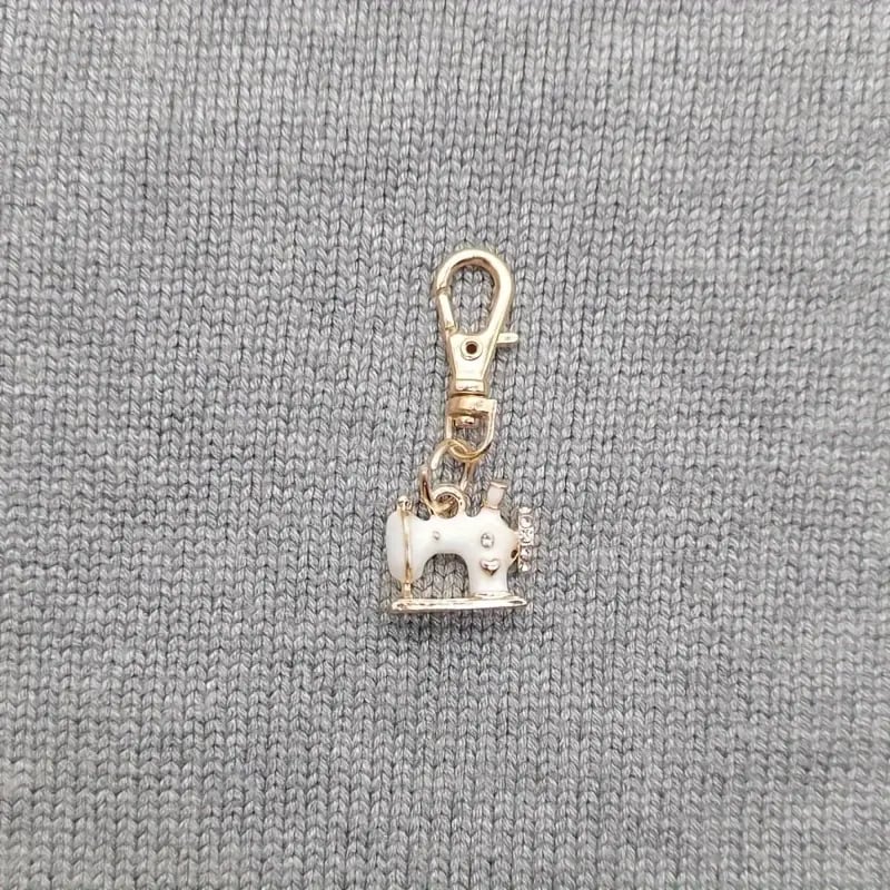 π§΅β¨ Mini Sewing Machine Keychains β A Stitch of Memory & Meaning