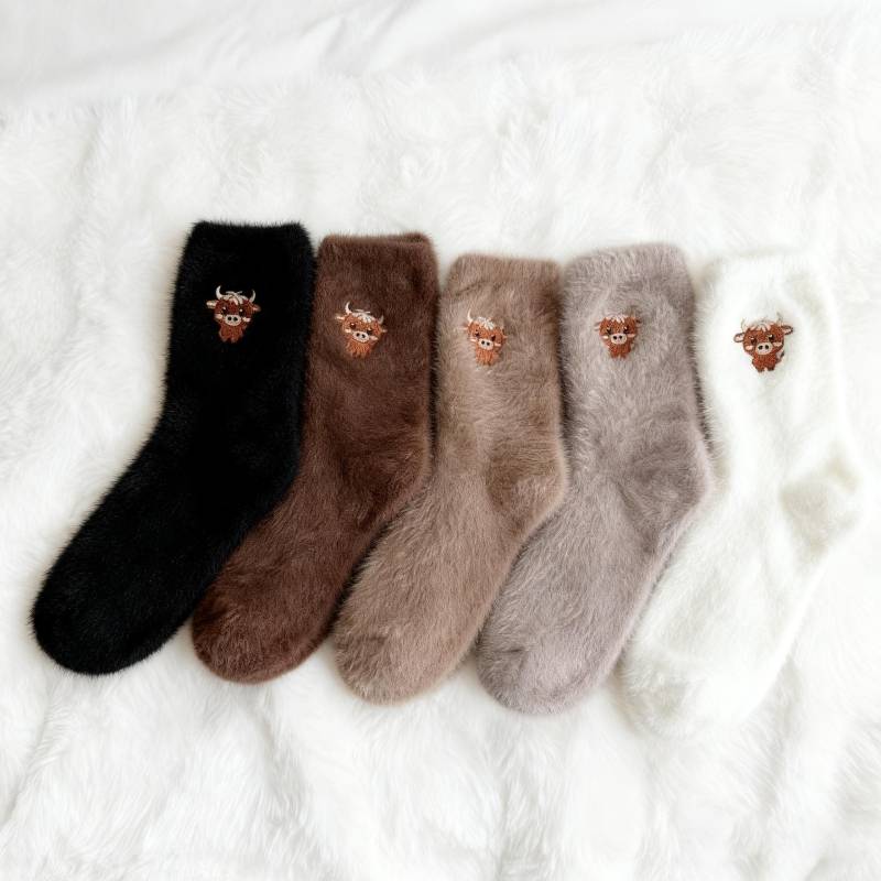 🔥Hot Sale - 49% OFF🔥5 Pairs Cartoon Highland Cow Plush Socks for Cold-Free Home Comfort Warmth