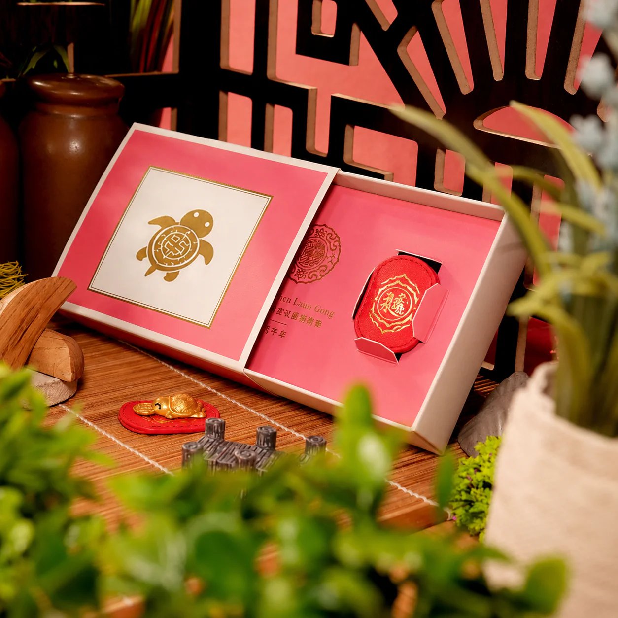2026 Golden Turtle Charm – Bites onto Luck Never Lets Go