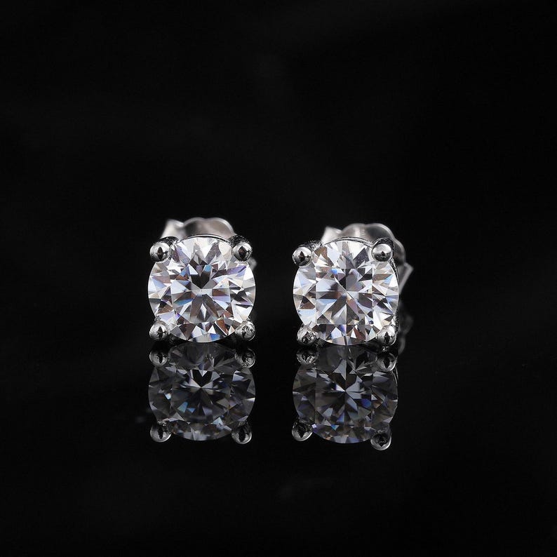 🔥2026 Hot Sale !🔥925 Silver Classic 4-Prong Moissanite Earrings