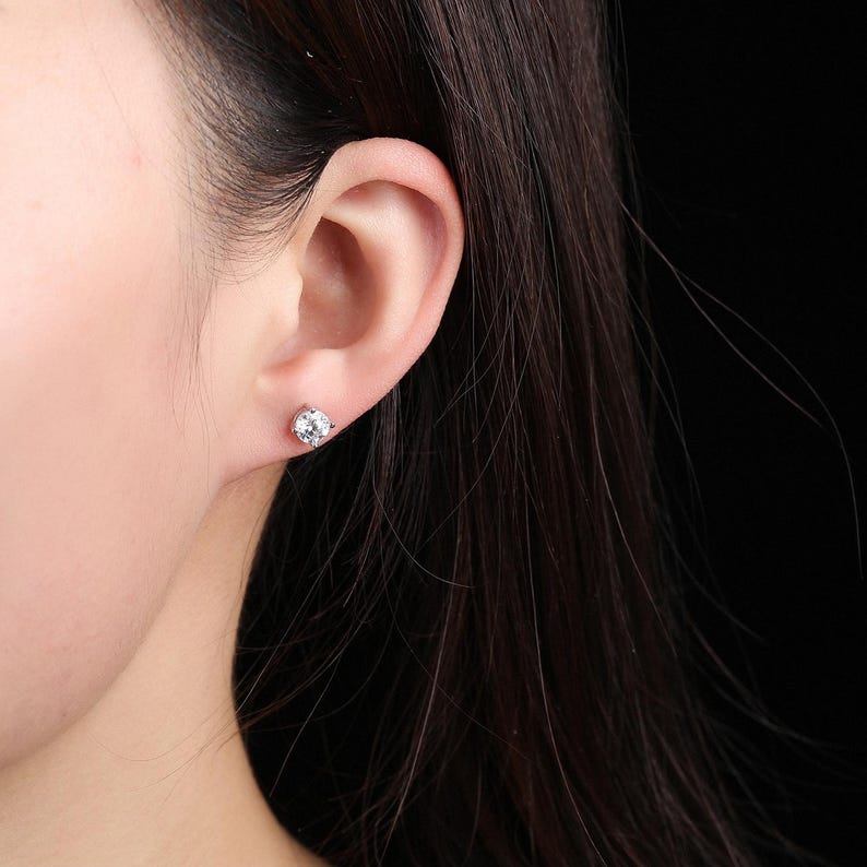 🔥2026 Hot Sale !🔥925 Silver Classic 4-Prong Moissanite Earrings