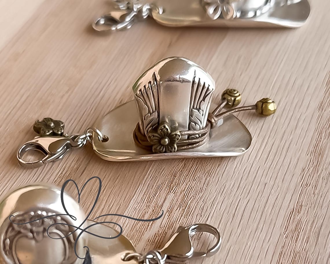 🔥⏰✨Vintage Cowboy Hat Pendant