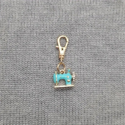 🧵✨ Mini Sewing Machine Keychains – A Stitch of Memory & Meaning
