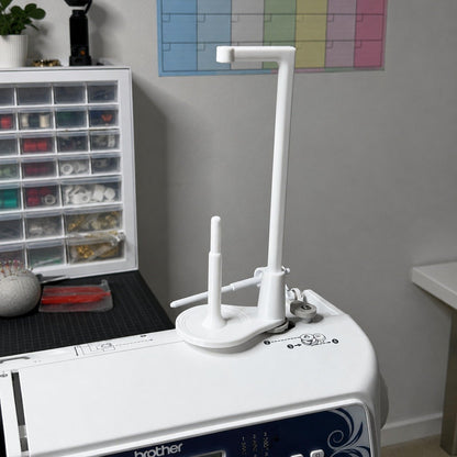 🔥LAST DAY 50% OFF -- 🧵Large Capacity Thread Spool Stand🪡(Compatible With Most Sewing Machines In US Markets)