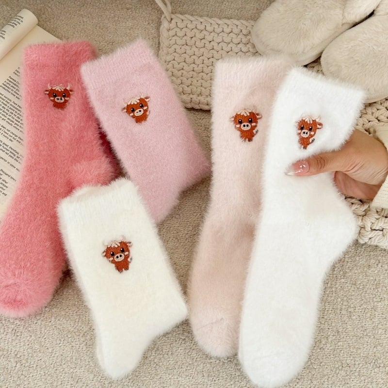 🔥Hot Sale - 49% OFF🔥5 Pairs Cartoon Highland Cow Plush Socks for Cold-Free Home Comfort Warmth